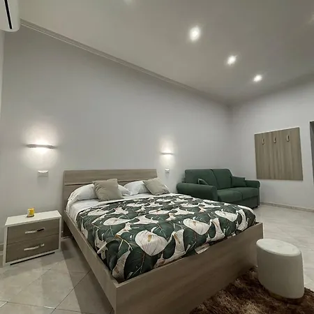 Lusi Holiday Naples